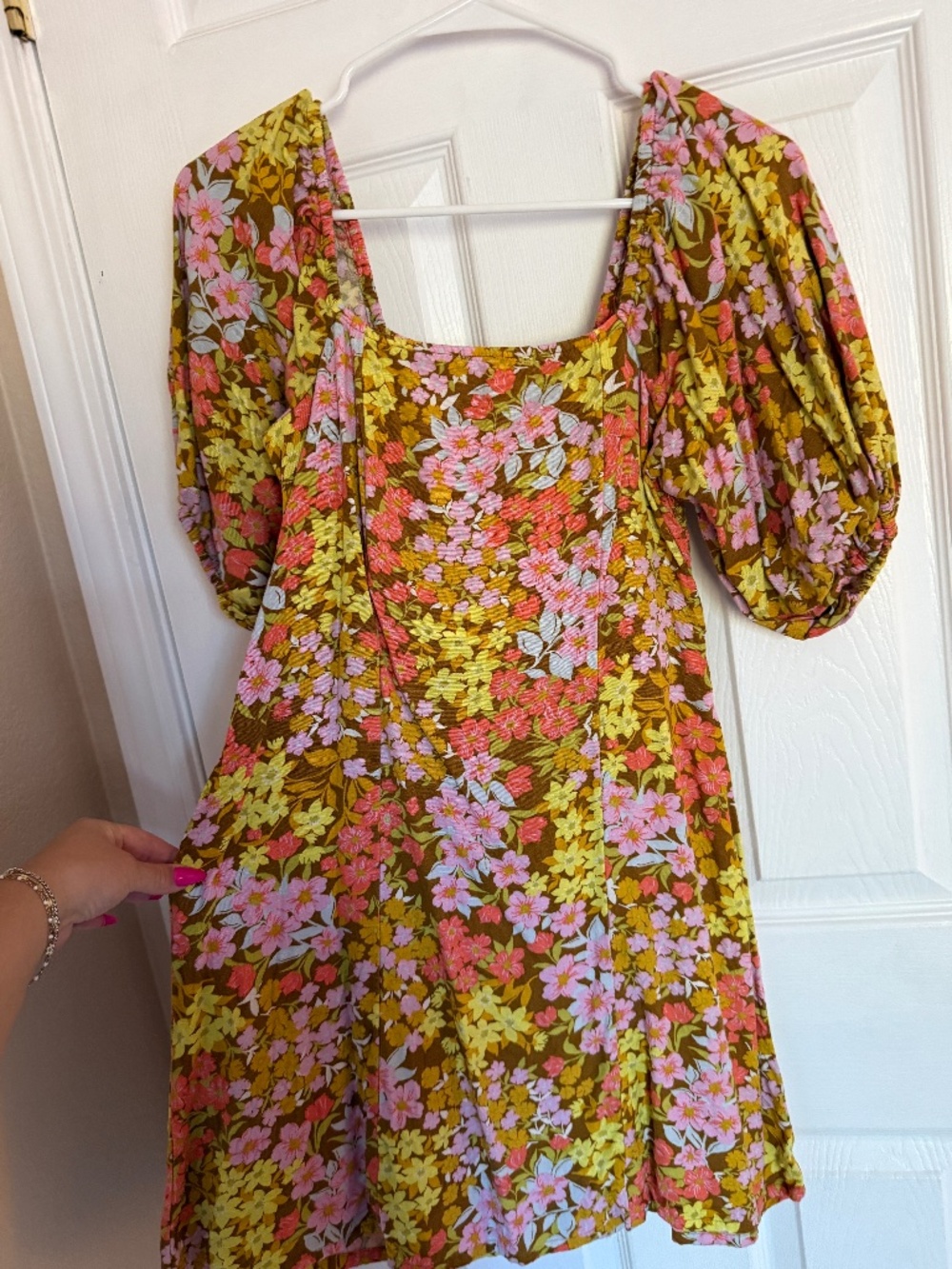 Billabong floral mini dress with 3/4 sleeves size Medium